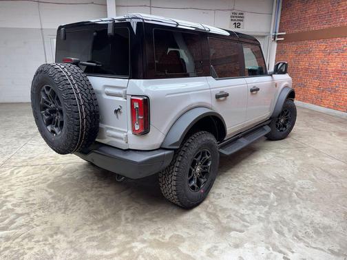Avalanche Gray 2026 Ford Bronco Badlands