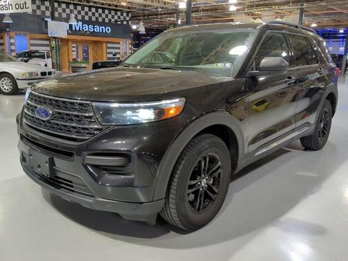 Agate Black Metallic 2023 Ford Explorer XLT