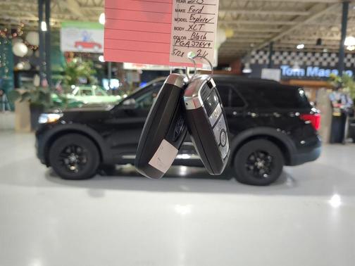 Agate Black Metallic 2023 Ford Explorer XLT