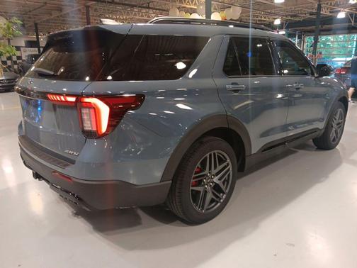 Vapor Blue Metallic 2025 Ford Explorer ST-Line
