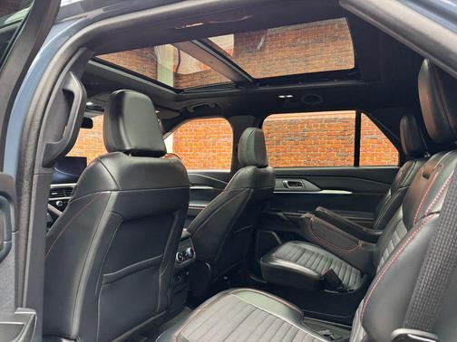 Vapor Blue Metallic 2025 Ford Explorer ST-Line