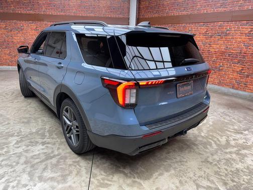 Vapor Blue Metallic 2025 Ford Explorer ST-Line
