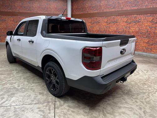 Oxford White 2025 Ford Maverick XLT