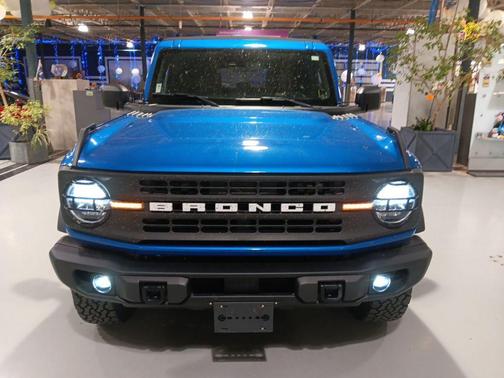 Velocity Blue Metallic 2022 Ford Bronco Black Diamond