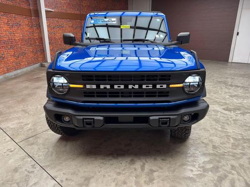Velocity Blue Metallic 2022 Ford Bronco Black Diamond