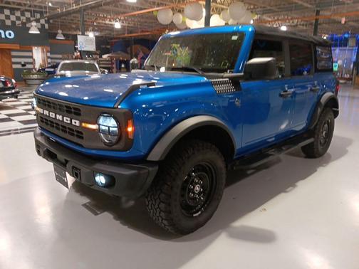 Velocity Blue Metallic 2022 Ford Bronco Black Diamond