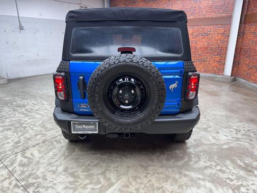 Velocity Blue Metallic 2022 Ford Bronco Black Diamond