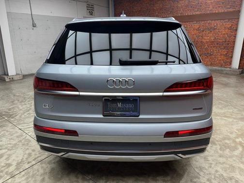 2024 Audi Q7 45 Premium Plus