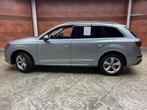 2024 Audi Q7 45 Premium Plus
