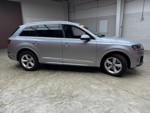 2024 Audi Q7 45 Premium Plus
