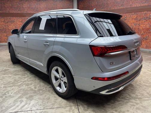 2024 Audi Q7 45 Premium Plus