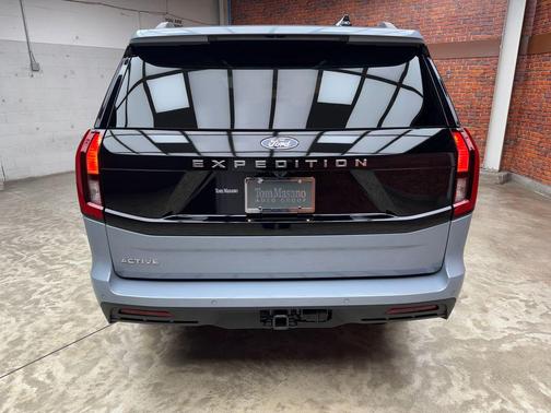 Glacier Gray Metallic Tri-Coat 2026 Ford Expedition Active