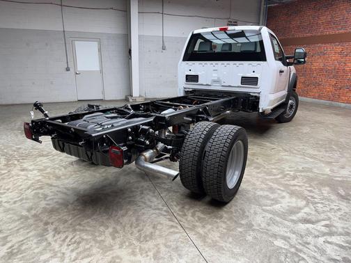 Oxford White 2026 Ford F-450 DRW