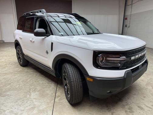 Oxford White 2026 Ford Bronco Sport Outer Banks