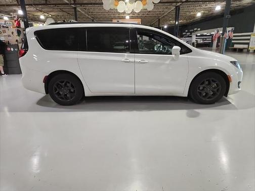 2020 Chrysler Pacifica Touring-L Plus