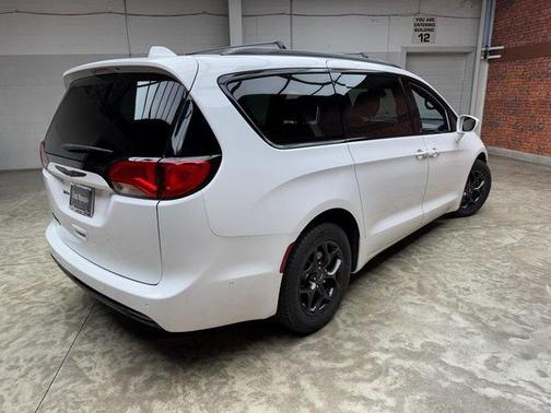 2020 Chrysler Pacifica Touring-L Plus