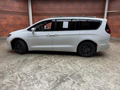 2020 Chrysler Pacifica Touring-L Plus