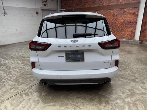 Oxford White 2023 Ford Escape ST-Line