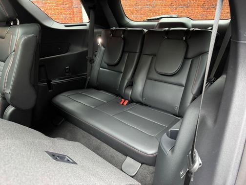 Agate Black Metallic 2026 Ford Explorer ST-Line