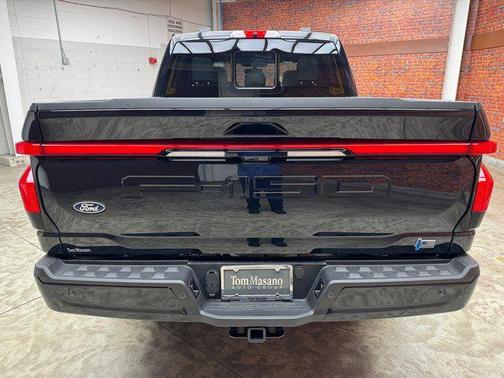 2025 Ford F-150 Lightning LARIAT