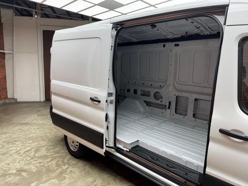 Oxford White 2026 Ford Transit-250 Base