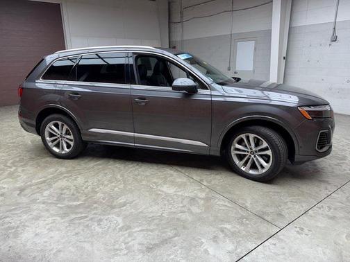 2025 Audi Q7 55 Premium Plus