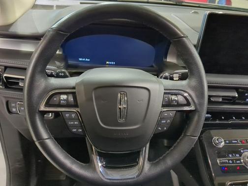 Silver Radiance Metallic Clearcoat 2022 Lincoln Nautilus Standard