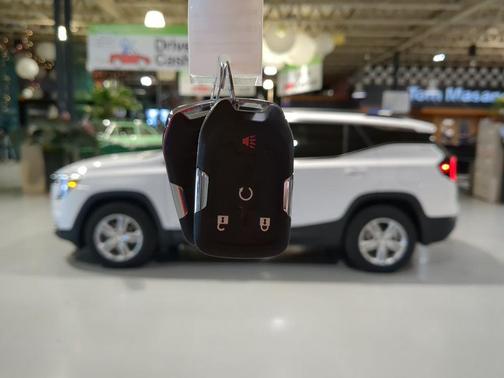 Summit White 2023 GMC Terrain SLE