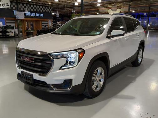 Summit White 2023 GMC Terrain SLE