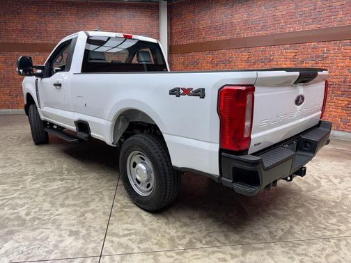Oxford White 2026 Ford F-350 XL