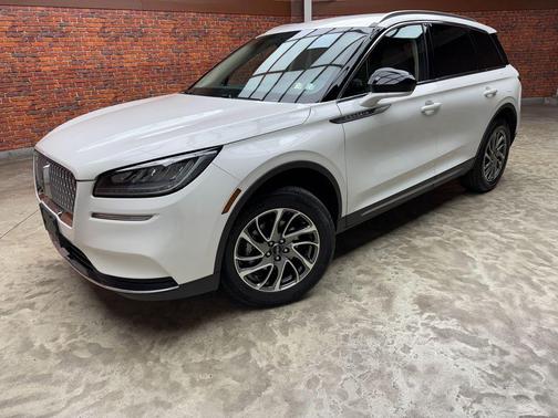 Pristine White Metallic Tri-Coat 2022 Lincoln Corsair Standard