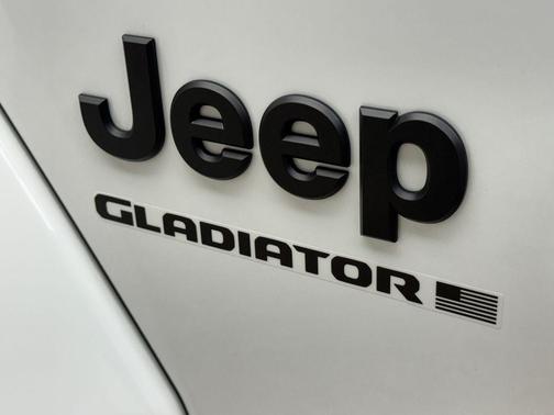 Bright White Clearcoat 2025 Jeep Gladiator Nighthawk