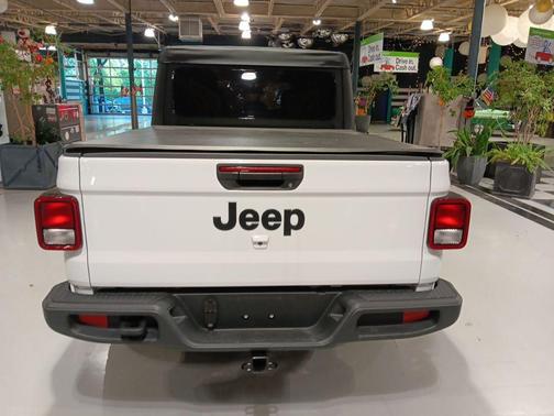 Bright White Clearcoat 2025 Jeep Gladiator Nighthawk