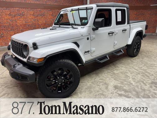 Bright White Clearcoat 2025 Jeep Gladiator Nighthawk