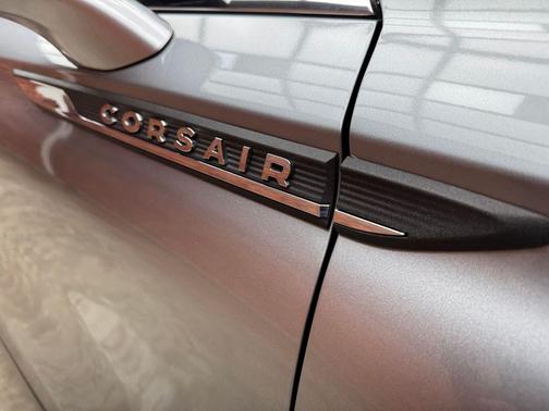 Silver Radiance Metallic Clearcoat 2022 Lincoln Corsair Standard