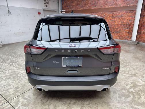 Carbonized Gray Metallic 2022 Ford Escape SE