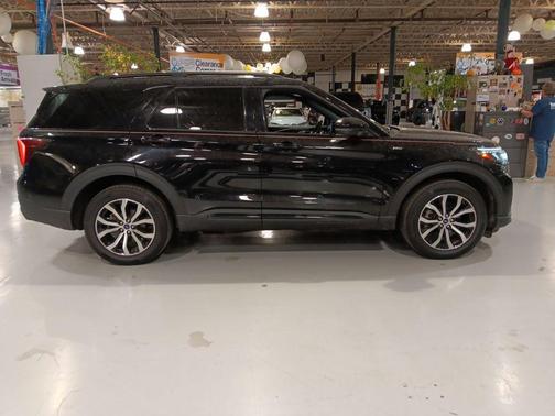 Agate Black Metallic 2025 Ford Explorer ST-Line