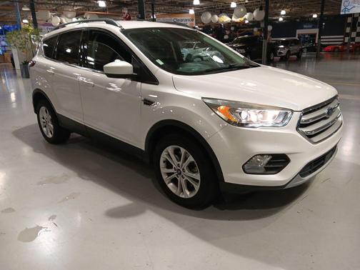 White Platinum Clearcoat Metallic 2018 Ford Escape SEL