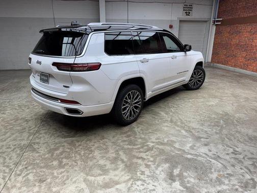 2023 Jeep Grand Cherokee L Summit Reserve