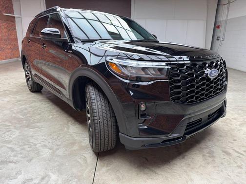 Agate Black Metallic 2026 Ford Explorer ST-Line