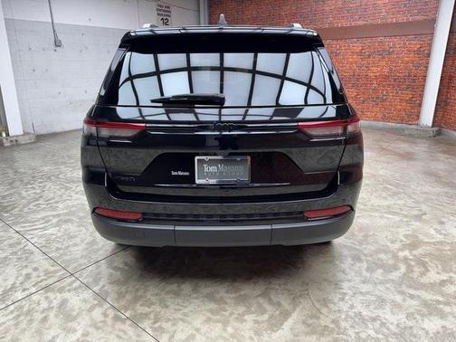 2022 Jeep Grand Cherokee Altitude