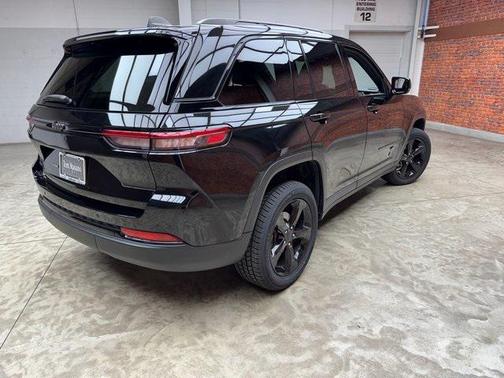 2022 Jeep Grand Cherokee Altitude