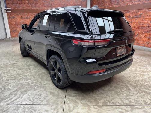 2022 Jeep Grand Cherokee Altitude