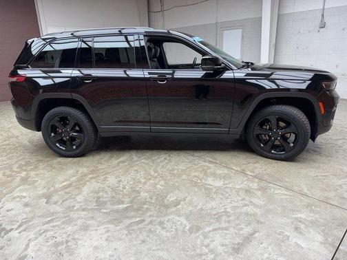 2022 Jeep Grand Cherokee Altitude