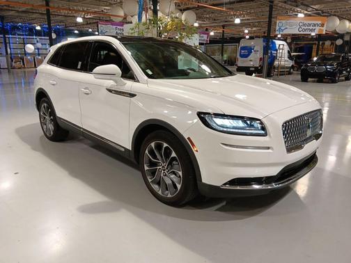 Pristine White Metallic Tri-Coat 2022 Lincoln Nautilus Reserve