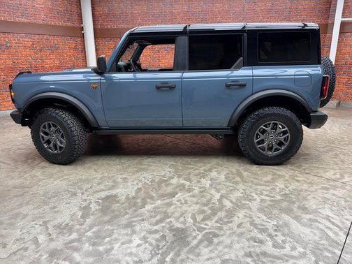 Azure Gray Metallic Tri-Coat 2025 Ford Bronco Badlands