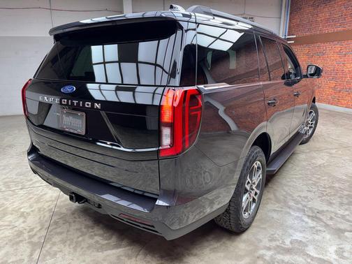 Dark Matter Gray Metallic 2026 Ford Expedition Active