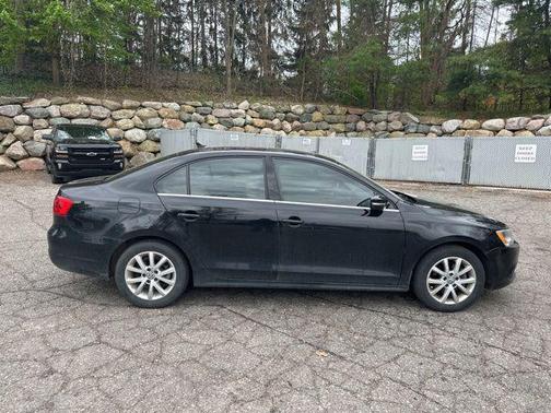 Black Uni 2014 Volkswagen Jetta Auto SE w/Connectivity