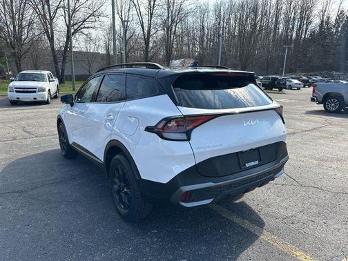 Glacier White Pearl/Ebony Black Roof 2023 Kia Sportage S