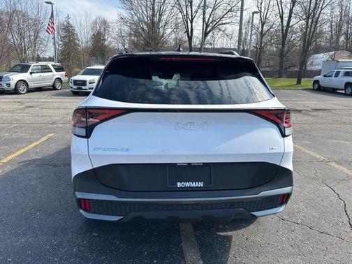 Glacier White Pearl/Ebony Black Roof 2023 Kia Sportage S